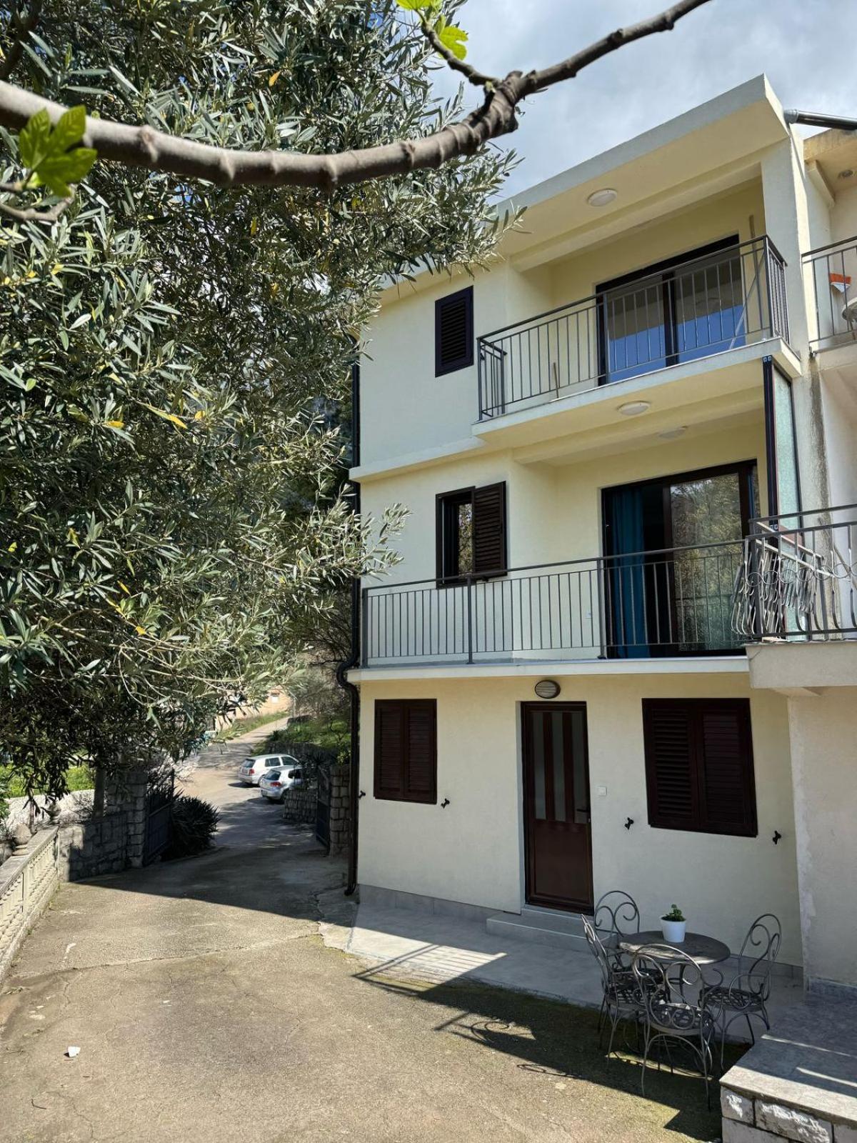 Midpoint Apartment Kotor Exterior photo